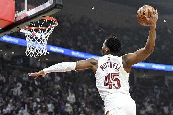 盘点NBA历史至少3次单场拿50分球员，库里詹姆斯杜兰特未做到