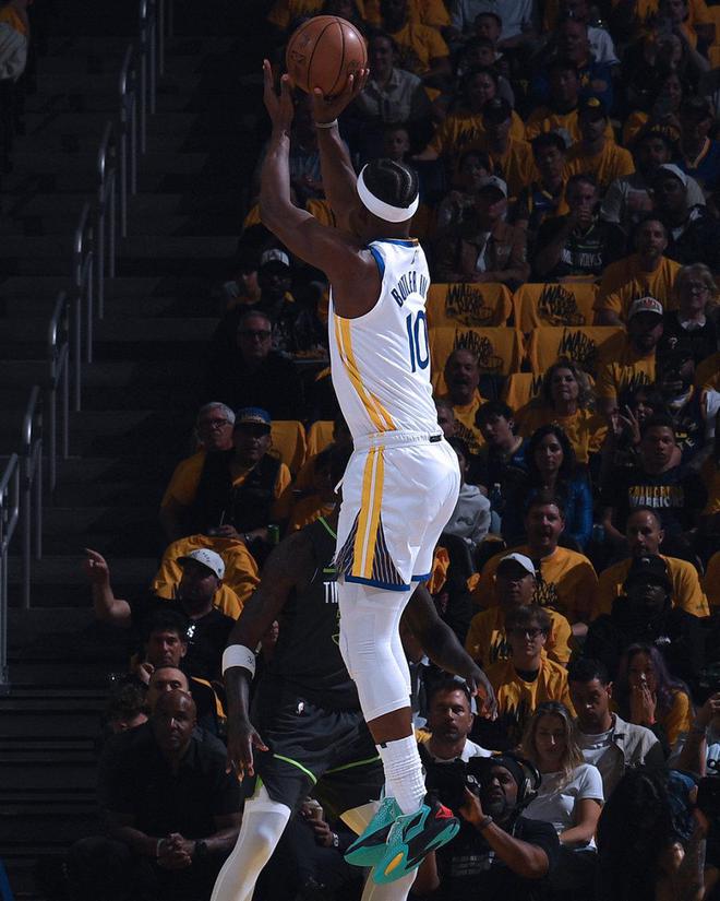 5月11日NBA季后赛勇士主场对阵森林狼，库里缺席赛况激烈