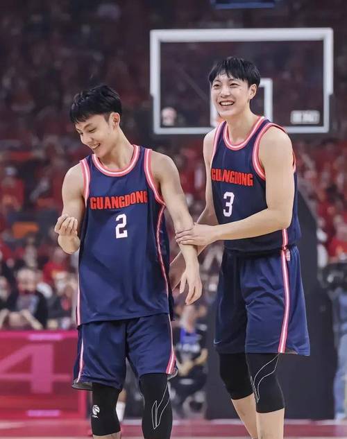 东莞市篮球甲级联赛总决赛：陈国豪21+11助大朗男篮夺冠，人气直逼胡明轩徐杰