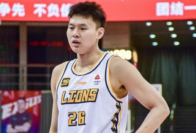 CBA篮板痴汉吴骁：场均0.7分6.3板，带伤助广厦晋级半决赛