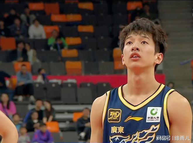 中国U19男篮四连胜！杨溢15+4+6力克新西兰国青队，杜锋现场观战