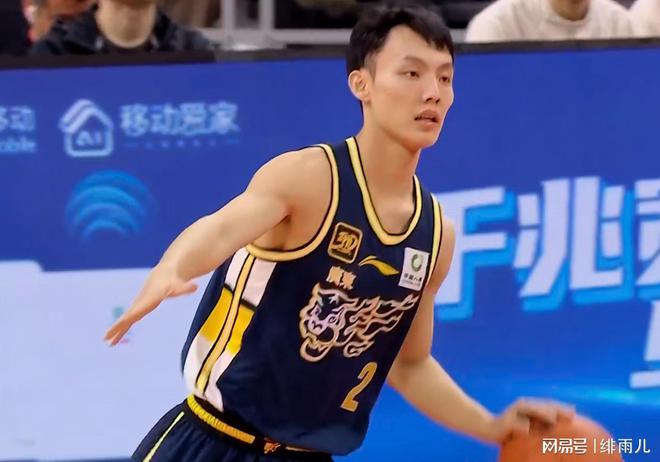 中国U19男篮四连胜！杨溢15+4+6力克新西兰国青队，杜锋现场观战