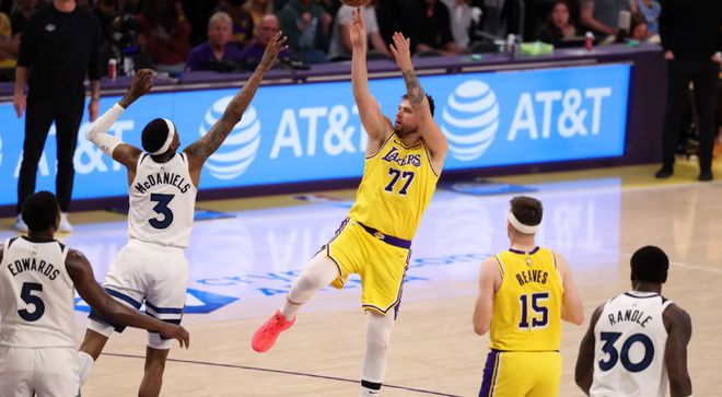 NBA季后赛G3前瞻：森林狼主场迎战湖人，关键一战谁能笑到最后？