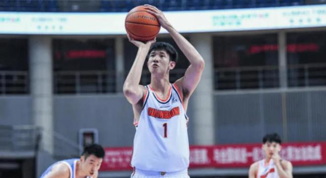 广东队新星黄明依离队回家引关注 球迷期待下赛季表现