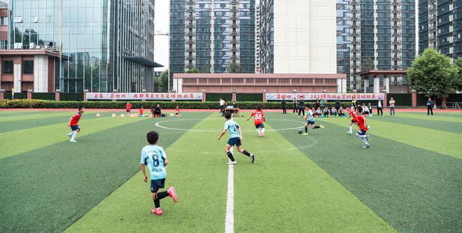 首届苗地杯成都青少年足球挑战赛四强诞生 沙湾路小学等校晋级