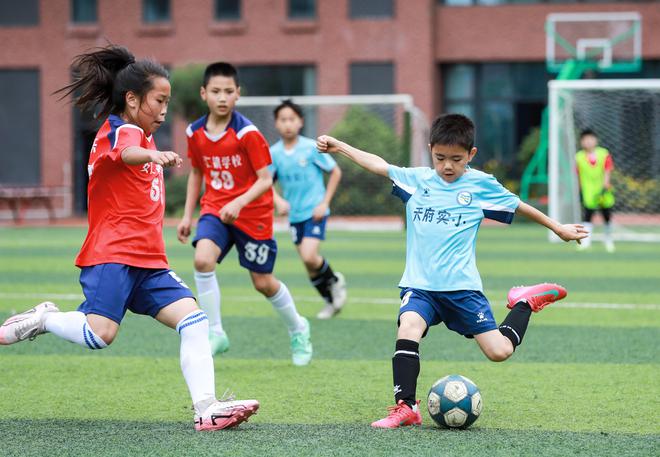 首届苗地杯成都青少年足球挑战赛四强诞生 沙湾路小学等校晋级
