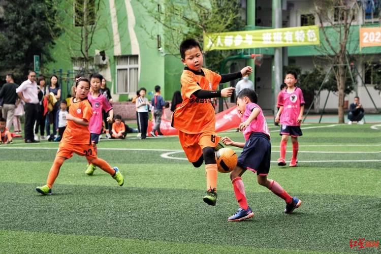 首届苗地杯成都青少年足球挑战赛四强诞生 沙湾路小学等校晋级