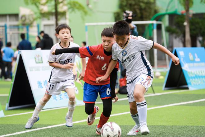 首届苗地杯成都青少年足球挑战赛四强诞生 沙湾路小学等校晋级