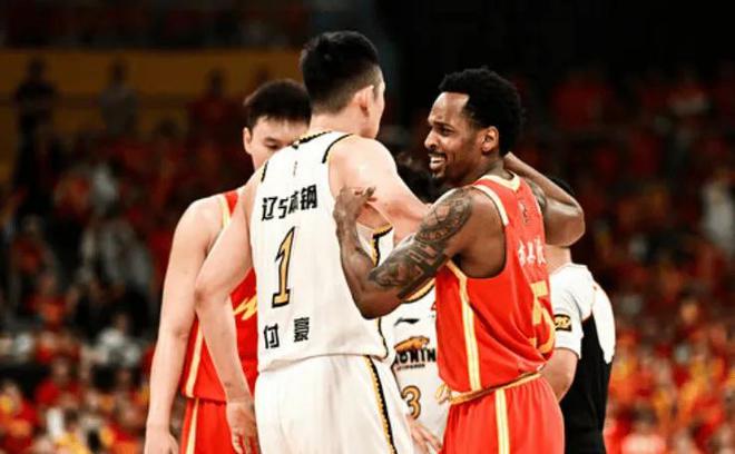 CBA季后赛半决赛G1：广厦109-90大胜辽宁，张镇麟赵继伟低迷成辽宁四大败笔