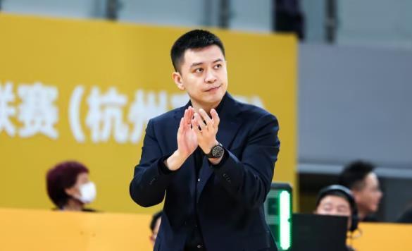 CBA季后赛半决赛：浙江广厦主场109-90大胜辽宁，孙铭徽崴脚伤退
