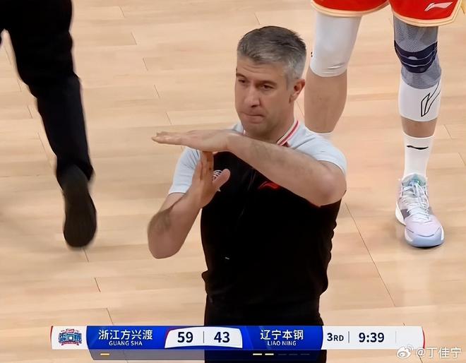 咪咕26位专家看好辽宁队却惨败广厦，外籍裁判判罚成关键因素
