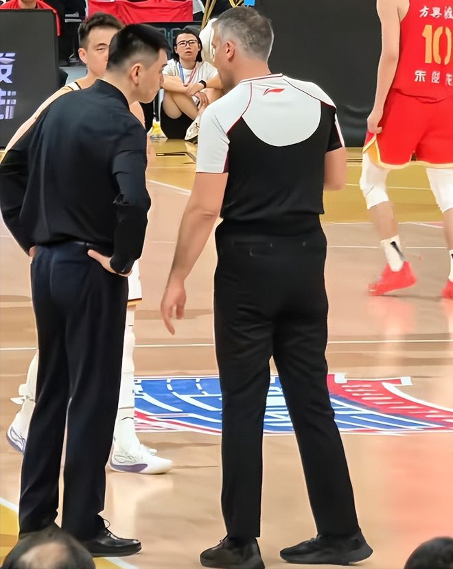 辽浙半决赛首战广厦大胜辽宁19分，内线篮板与三分低迷成辽宁输球关键