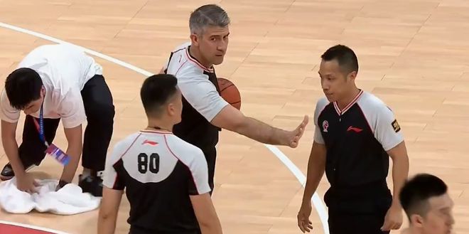 辽浙半决赛首战广厦大胜辽宁19分，内线篮板与三分低迷成辽宁输球关键