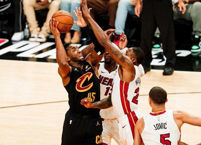 NBA季后赛G3前瞻：热火主场迎战骑士，黑八奇迹难再现？