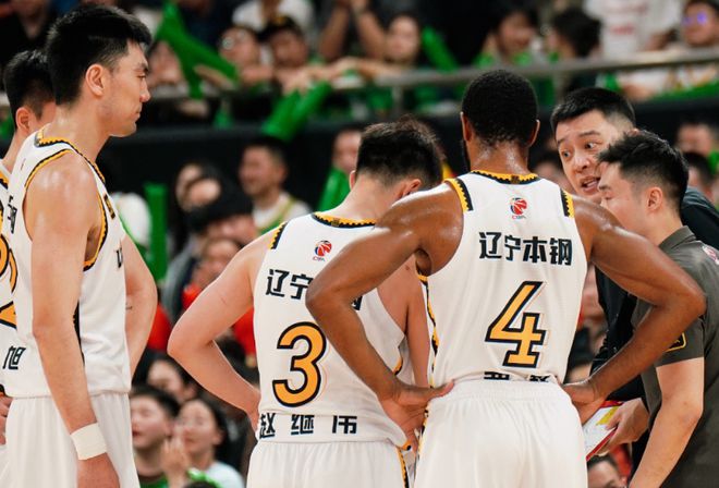辽宁队19分惨败广厦半决赛首战，外线失准内线被爆，杨鸣罕见沉默