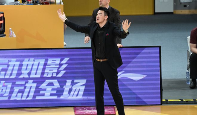 辽宁队19分惨败广厦半决赛首战，外线失准内线被爆，杨鸣罕见沉默
