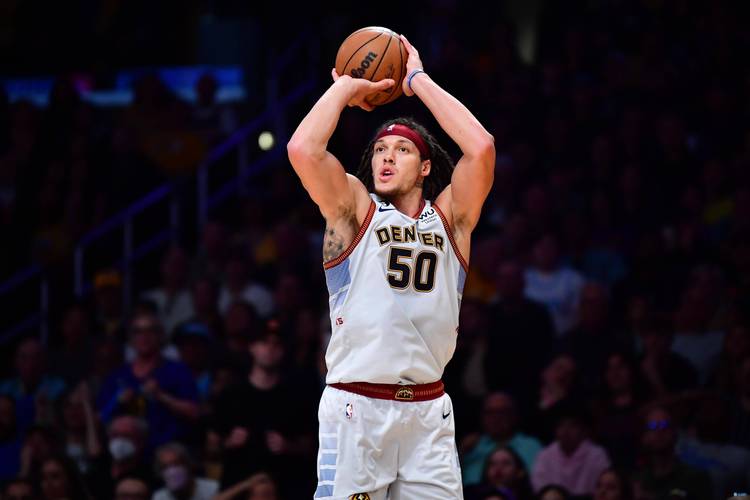 NBA季后赛西部首轮：掘金险胜快船，戈登压哨补扣助球队扳平比分