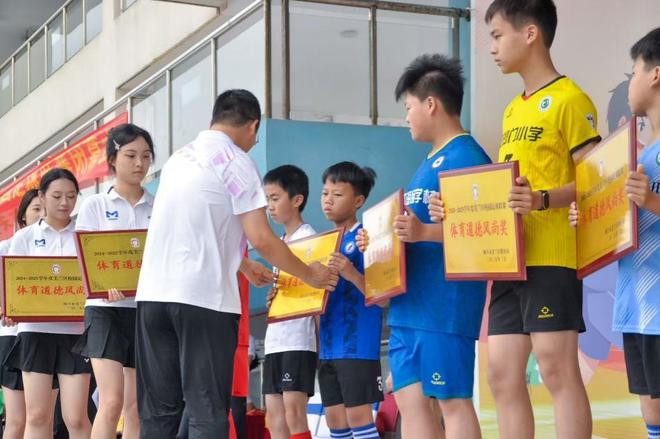 2025年美兰区校园足球联赛圆满落幕，桂林洋中心小学与灵山中学分获冠军