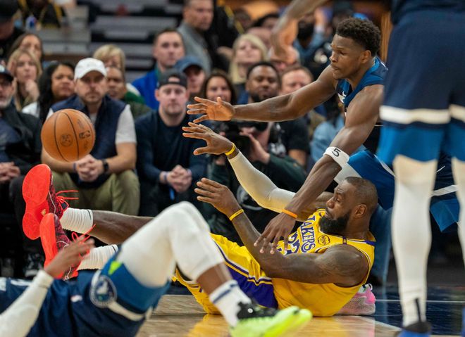 NBA季后赛最新战况：雷霆横扫灰熊晋级 库里里程碑勇士胜火箭