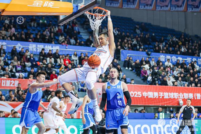 山东男篮老将陶汉林陷战术记忆风波，16年坚守背后的忠诚与争议