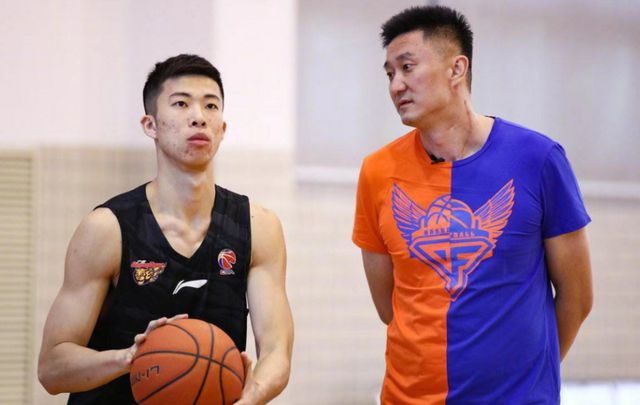 CBA半决赛激战正酣，新疆男篮续约刘炜，多队人员调整动态