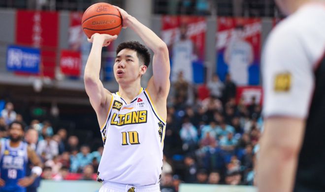 CBA 半决赛浙江广厦战辽宁男篮，朱俊龙表现出色打破质疑