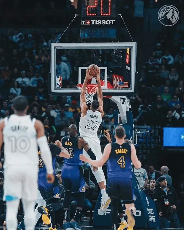NBA 季后赛今日激战 4 场，西部多组对决形势及比分详情