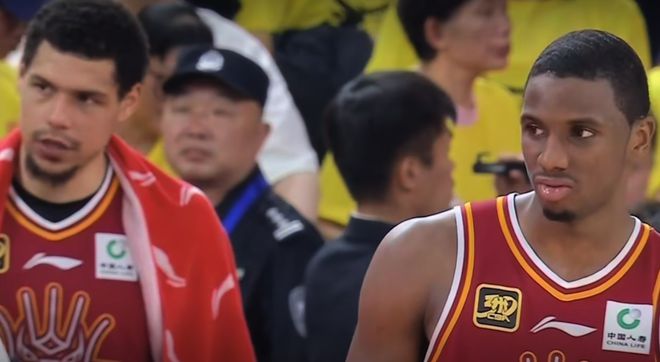 CBA 季后赛半决赛：北京客场胜山西，陈盈骏关键发挥周琦带伤作战