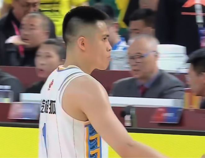 CBA 季后赛半决赛：北京客场胜山西，陈盈骏关键发挥周琦带伤作战