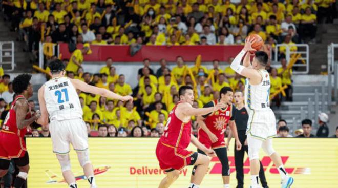 CBA 季后赛半决赛：北京客场胜山西，陈盈骏关键发挥周琦带伤作战