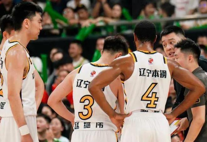 CBA 半决赛辽宁队 G1 惨败，杨鸣鼓励，苏群评问题及赵继伟防守关键