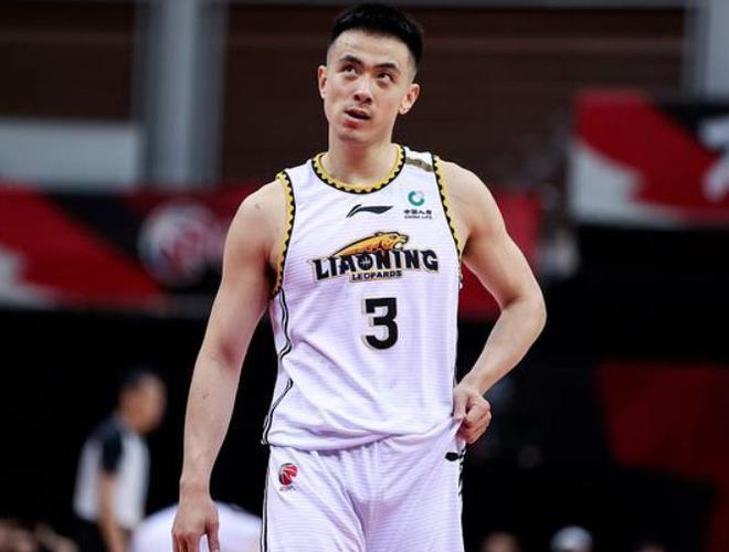 CBA 半决赛辽宁队 G1 惨败，杨鸣鼓励，苏群评问题及赵继伟防守关键