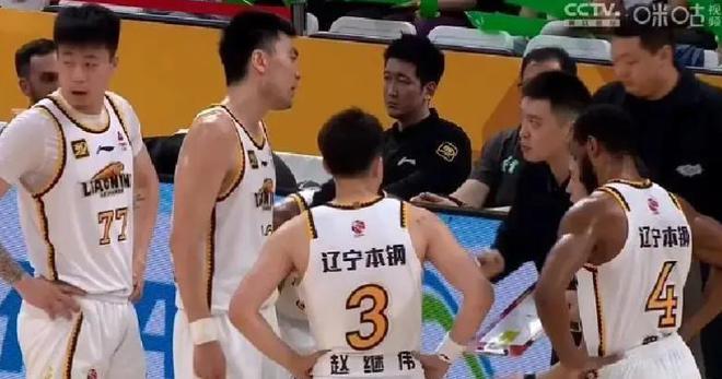 CBA 半决赛辽宁队 G1 惨败，杨鸣鼓励，苏群评问题及赵继伟防守关键