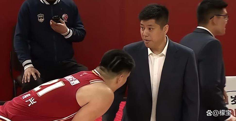 CBA 季后赛半决赛 G1：山西负北京，刘传兴拼尽全力赛后不适