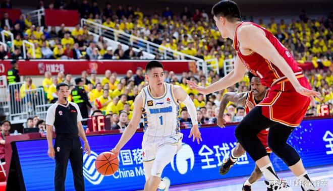 CBA 季后赛半决赛 G1：陈盈俊轰 23+6+10 助北京逆袭，谁才是真正第一控卫？
