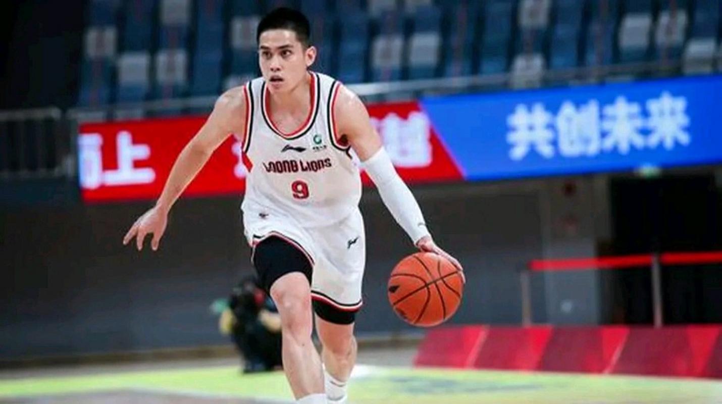 CBA 季后赛半决赛 G1：陈盈俊轰 23+6+10 助北京逆袭，谁才是真正第一控卫？