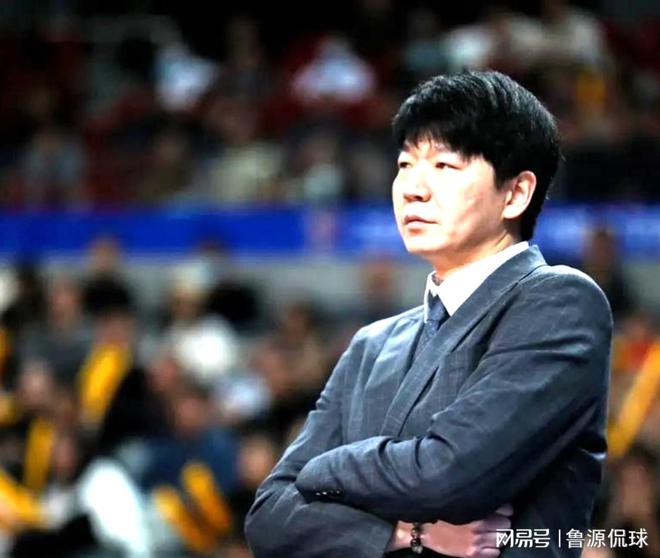 CBA赛场上山东高速男篮引援屡踩坑，球迷痛心钱打水漂