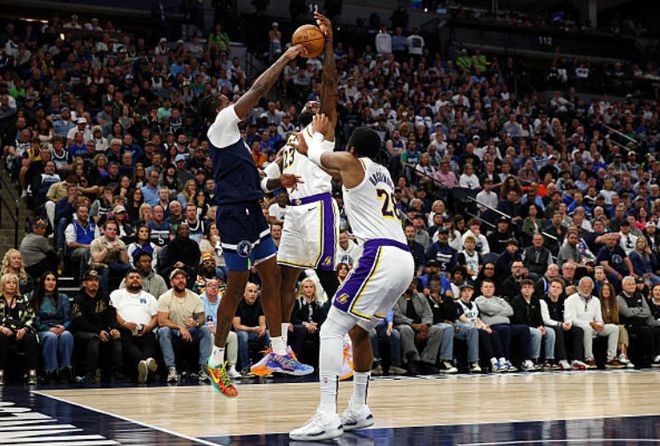 4月28日NBA季后赛首轮G4：湖人末节惜败森林狼大比分1-3落后