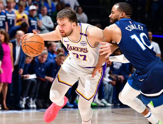 4月28日NBA季后赛首轮G4：森林狼主场迎击湖人，湖人处境危急