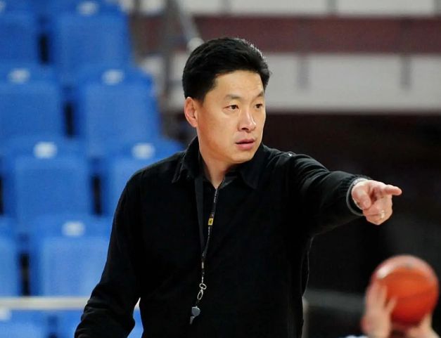 CBA 季后赛激战正酣，出局球队忙休赛期运作，广东男篮引援目标曝光邹阳